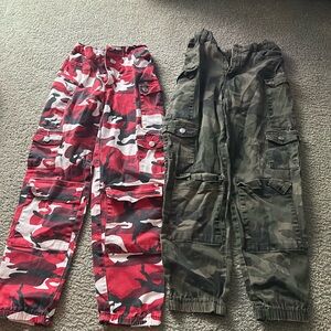 Rue21 Women's Red Camo Cargo Ankle Pants